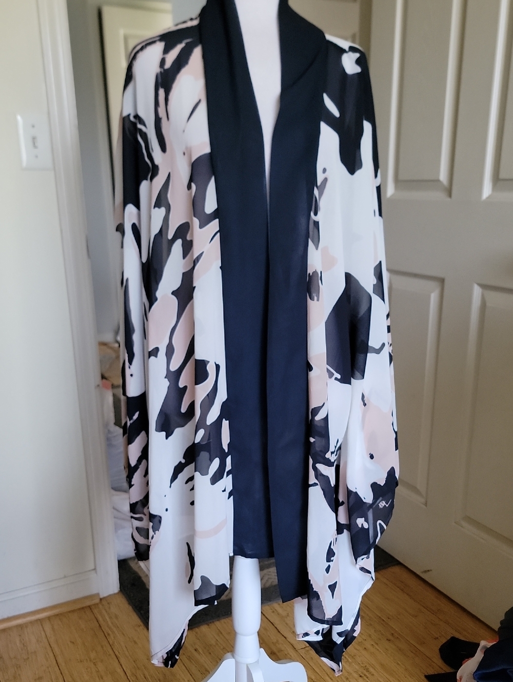 Rachel Zoe Black, White & Blush Abstract Kimono
